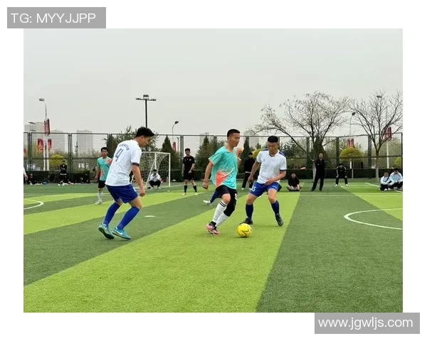 足球联赛的魅力与激情探讨以及对年轻球员成长的影响分析 足球联赛的魅力与激情探讨以及对年轻球员成长的影响分析