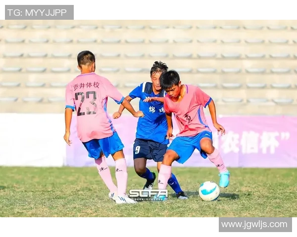 足球术语解析:GK在足球中究竟代表什么含义及其重要性分析 足球术语解析:GK在足球中究竟代表什么含义及其重要性分析